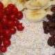 Haferpfannkuchen: rote Johannisbeeren